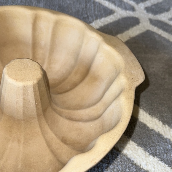 The Pampered Chef Bundt Pan - Picture 3 of 11